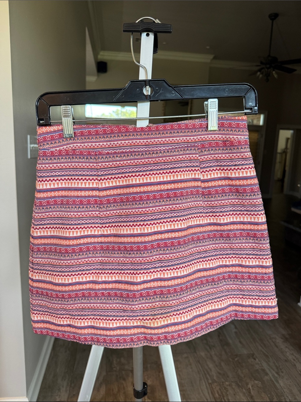 L’atiste Women’s Patterned Mini Skirt in Pink and Coral
